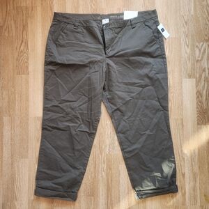 NWT GAP Khakis Vintage Rolled Crop